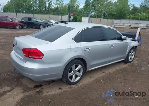2013 Volkswagen Passat 2.5L Se из США, поврежденный, VIN 1VWBP7A3XDC148910